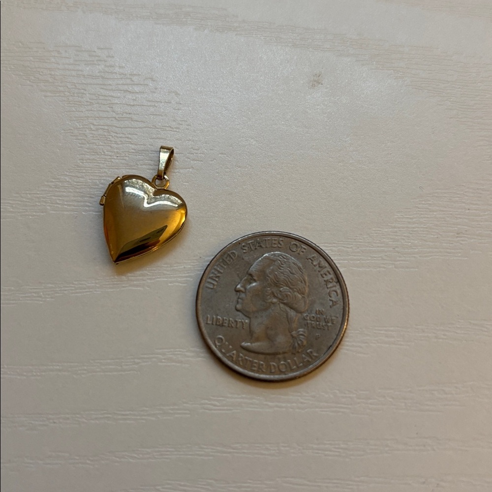 Vintage heart locket gold tone pendant